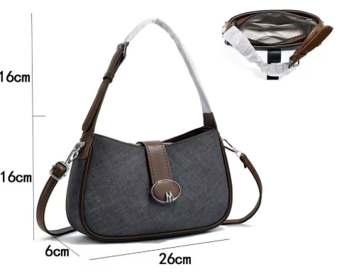 Chic Medium Dumpling Underarm Bag Black