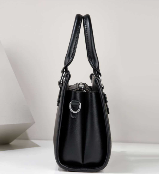 2026 Elegant Medium Handbag For Ladies Blue