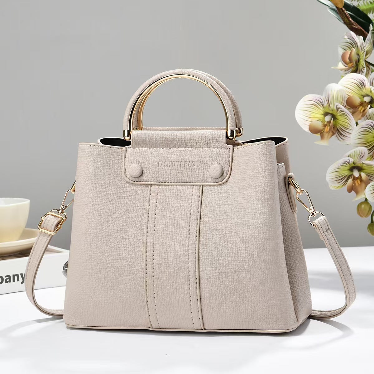 Elegant Medium Handbag Off-White