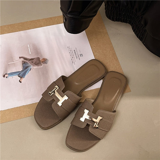 2026 Women’s Summer Flat Sandals – Trendy Square Toe Slippers, Comfortable Beach Flip-Flops for Vacation & Outdoor Wear